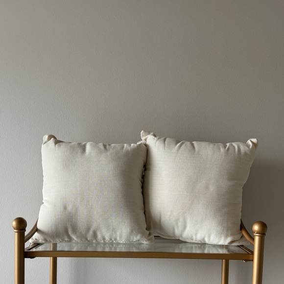 HP! 🎉💕 NWOT Honeycomb Ivory Indoor Outdoor Pillows, Set of 2 - Picture 5 of 5